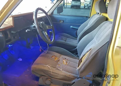 1980 Toyota Pick Up from USA, damaged, VIN RN42073036